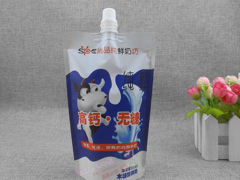 Food-Grade Aluminum Foil Stand-Up Pouch with Spout for Cream and Fresh Milk